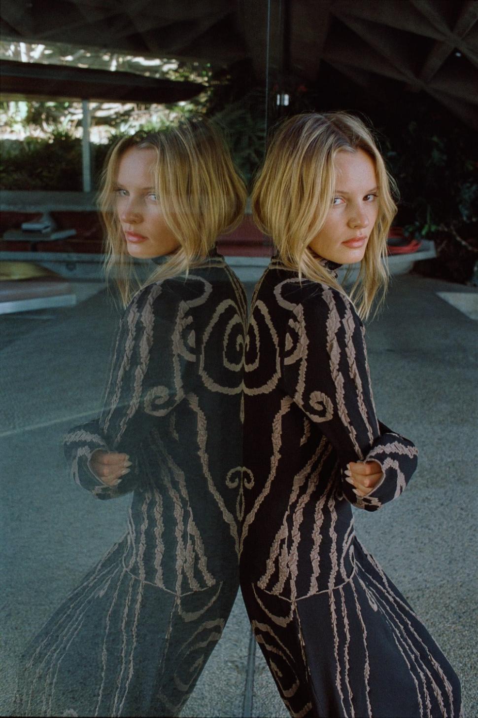 VRG GRL Long Sleeve | Women Ivy Muse Knit Skivvy Black Swirl